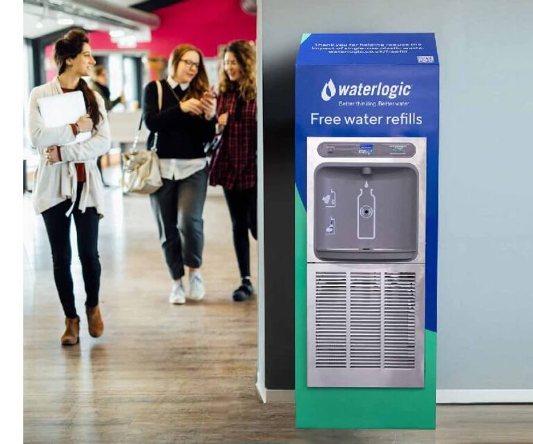 Elkay stacija ar "Waterlogic" logotipu. "Elkay pārstāvis Lietuvā"